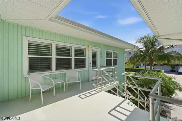 285 8th AVE S 285, Naples, FL 34102