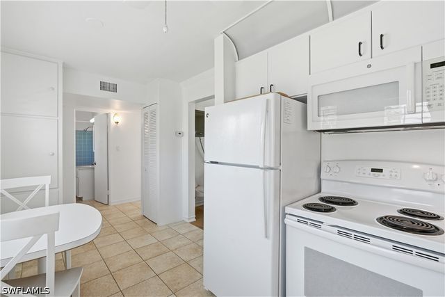285 8th AVE S 285, Naples, FL 34102