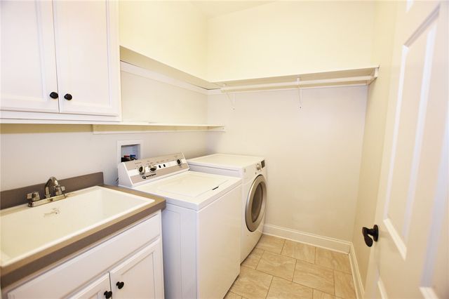 47 Samanthas Way, Henrietta, NY 14534