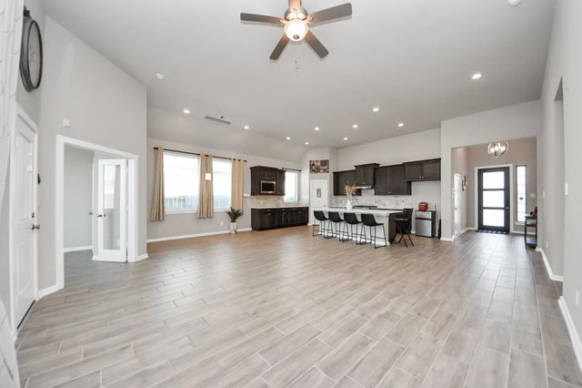 13021 Ocean Breeze Ln Lane, La Marque, TX 77568