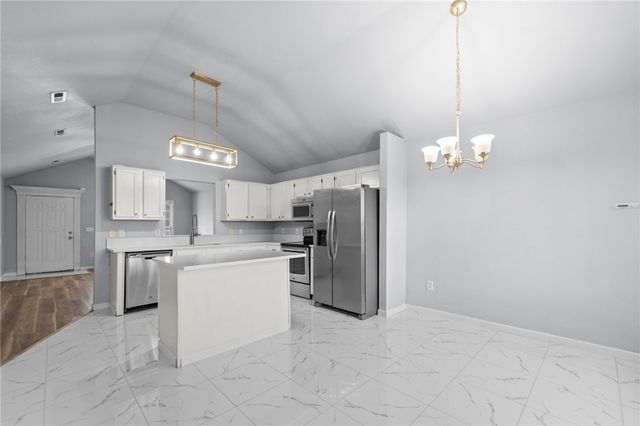 2400 SW Choctaw Street, Bentonville, AR 72712