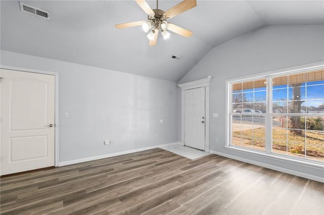 2400 SW Choctaw Street, Bentonville, AR 72712