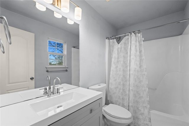 2400 SW Choctaw Street, Bentonville, AR 72712