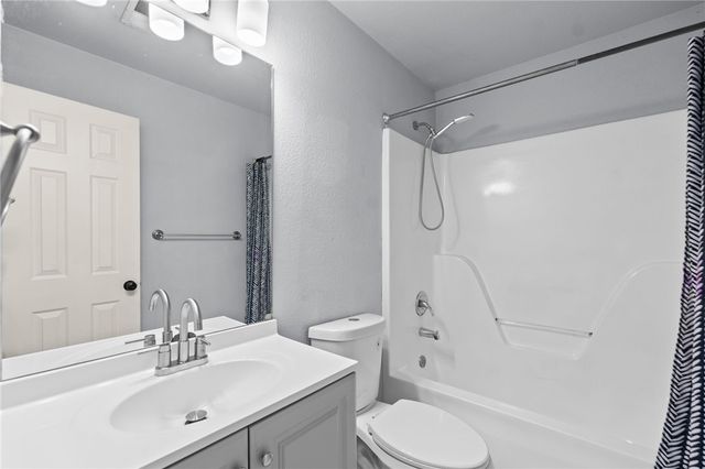 2400 SW Choctaw Street, Bentonville, AR 72712