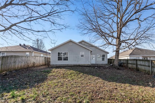 2400 SW Choctaw Street, Bentonville, AR 72712