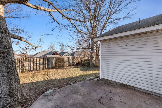 2400 SW Choctaw Street, Bentonville, AR 72712