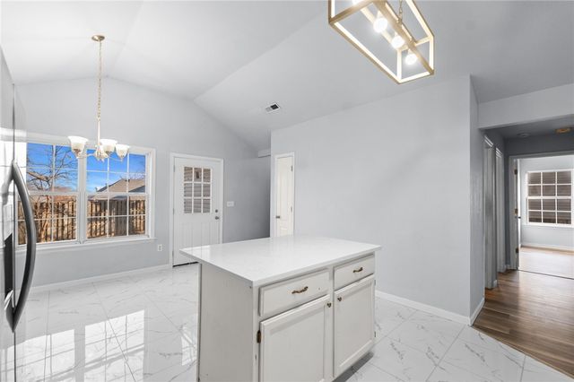 2400 SW Choctaw Street, Bentonville, AR 72712