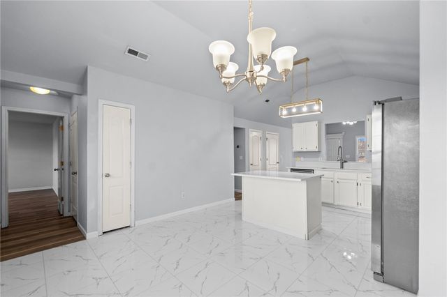 2400 SW Choctaw Street, Bentonville, AR 72712