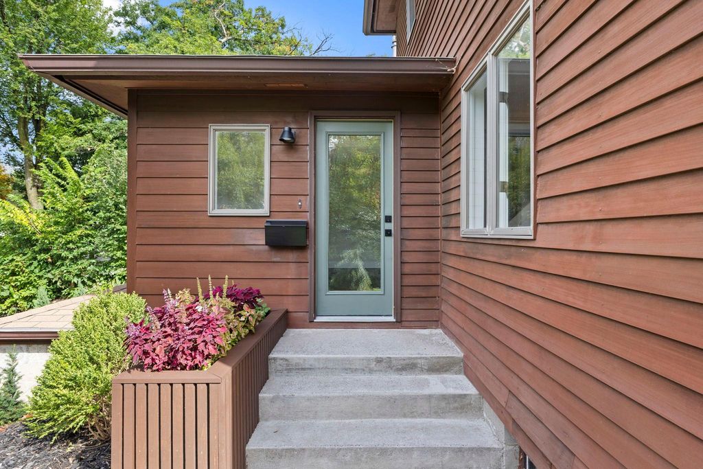 2334 Doswell Avenue, Saint Paul, MN 55108 — photo 2