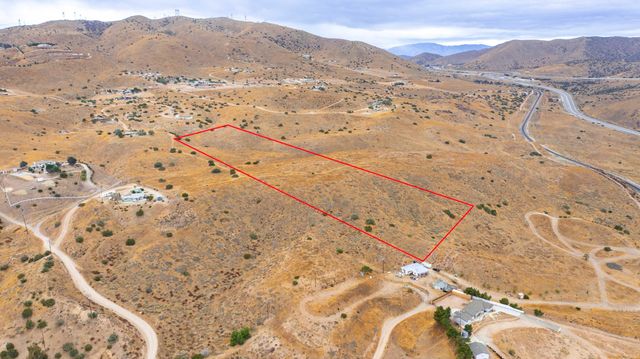 2 Rushing Creek Trail, Palmdale, CA 93550