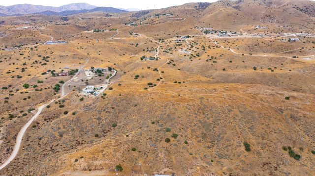 2 Rushing Creek Trail, Palmdale, CA 93550