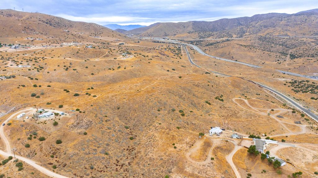 2 Rushing Creek Trail, Palmdale, CA 93550