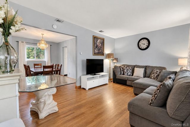 164 Landing Road, Glen Cove, NY 11542