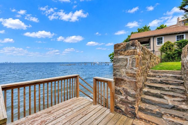 164 Landing Road, Glen Cove, NY 11542