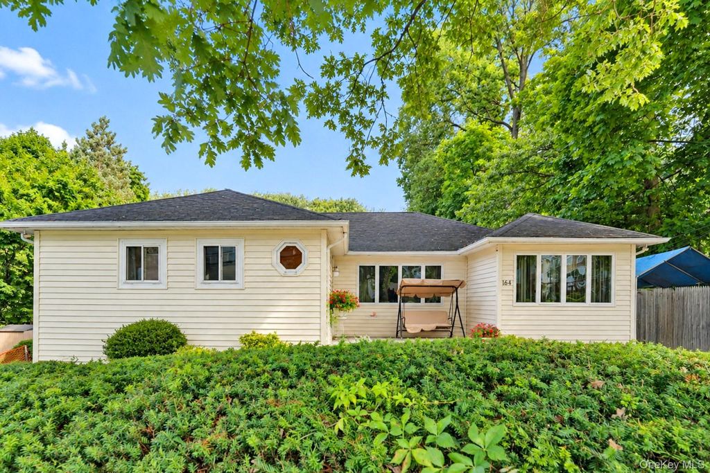 164 Landing Road, Glen Cove, NY 11542 — photo 2