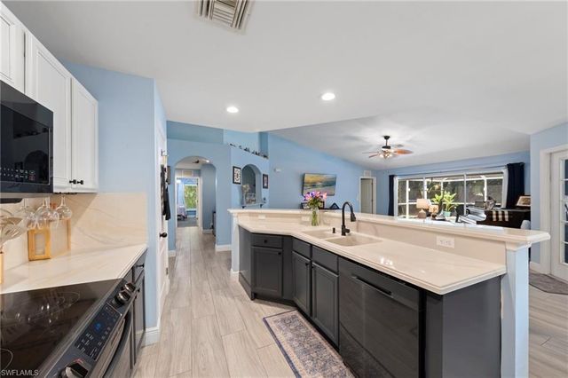 2633 32nd ST, Cape Coral, FL 33914