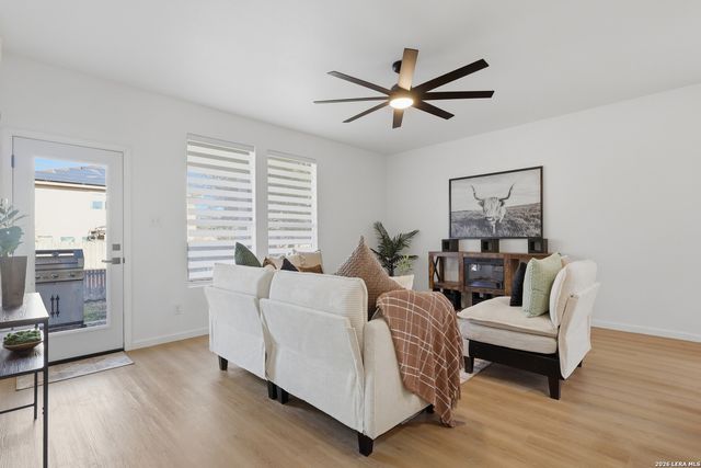 16210 Raceway Downs, Selma, TX 78154