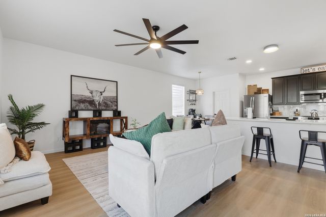 16210 Raceway Downs, Selma, TX 78154