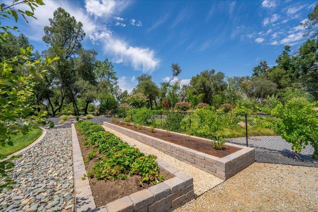 19580 Mockingbird Lane, Redding, CA 96002