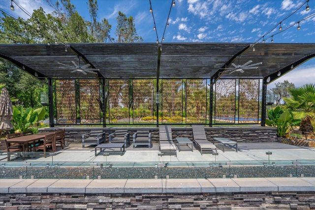 19580 Mockingbird Lane, Redding, CA 96002