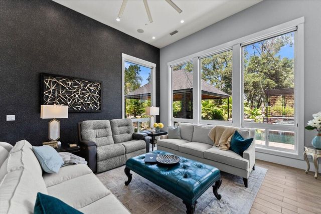 19580 Mockingbird Lane, Redding, CA 96002