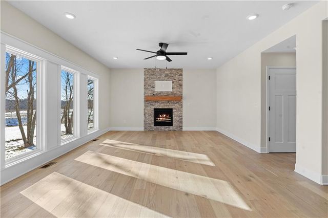 1969 Longview Drive, Liberty, MO 64068