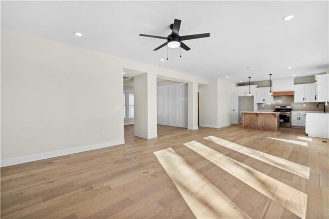 1969 Longview Drive, Liberty, MO 64068