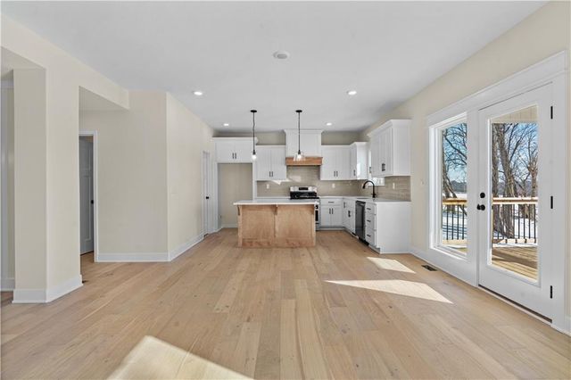 1969 Longview Drive, Liberty, MO 64068