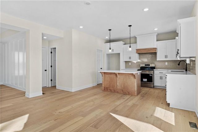 1969 Longview Drive, Liberty, MO 64068