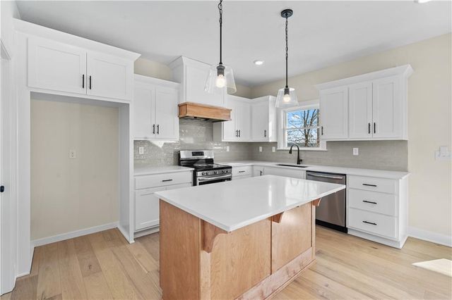 1969 Longview Drive, Liberty, MO 64068