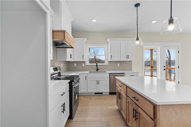 1969 Longview Drive, Liberty, MO 64068