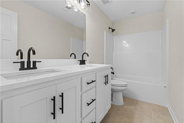 1969 Longview Drive, Liberty, MO 64068