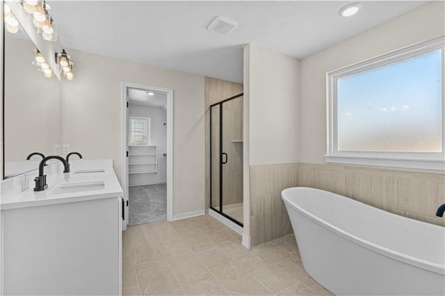 1969 Longview Drive, Liberty, MO 64068