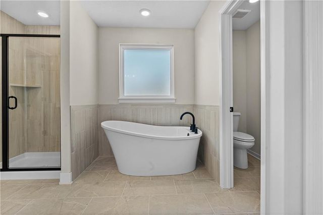 1969 Longview Drive, Liberty, MO 64068