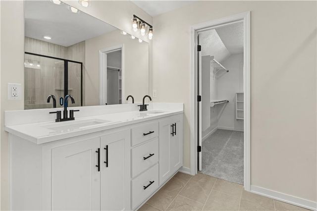 1969 Longview Drive, Liberty, MO 64068