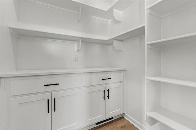 1969 Longview Drive, Liberty, MO 64068