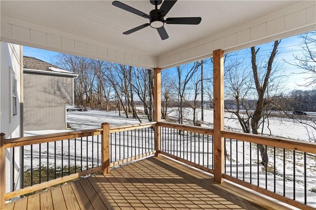 1969 Longview Drive, Liberty, MO 64068