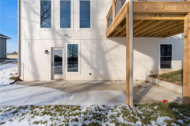 1969 Longview Drive, Liberty, MO 64068