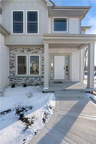 1969 Longview Drive, Liberty, MO 64068