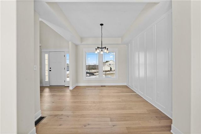 1969 Longview Drive, Liberty, MO 64068