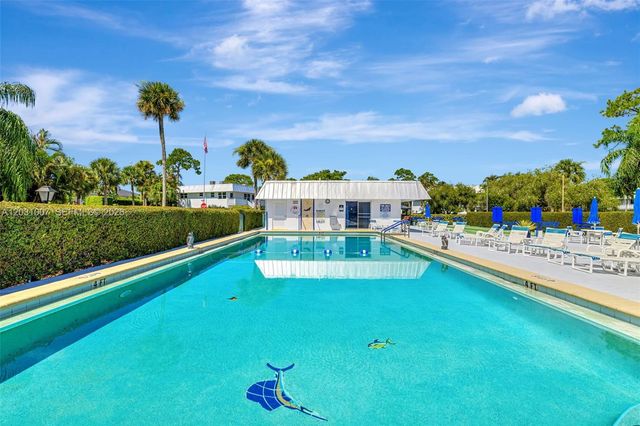 2929 SE Ocean Boulevard F6, Stuart, FL 34996