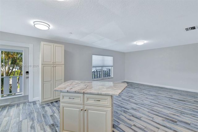 2929 SE Ocean Boulevard F6, Stuart, FL 34996