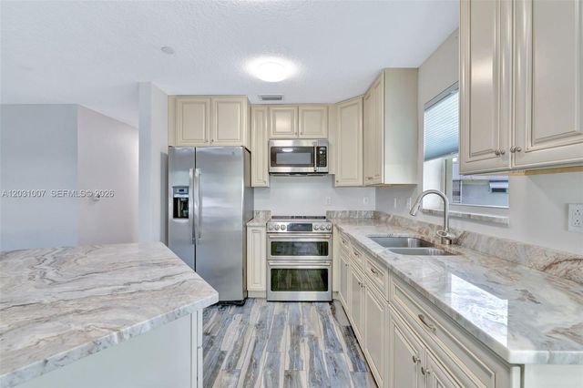 2929 SE Ocean Boulevard F6, Stuart, FL 34996