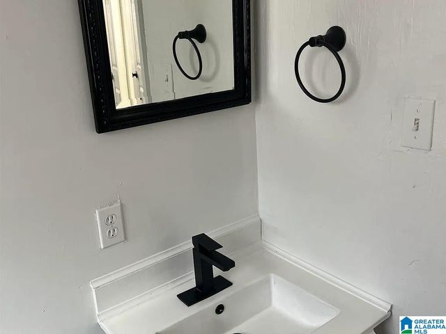 32 14TH COURT W, Birmingham, AL 35204