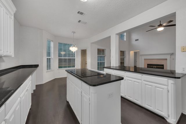 2119 Twin Elms Drive, Arlington, TX 76012