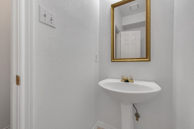 2119 Twin Elms Drive, Arlington, TX 76012