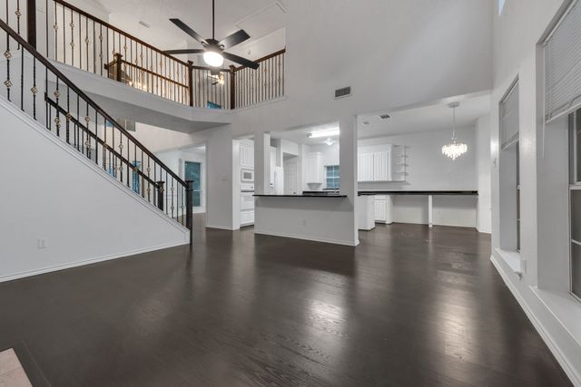 2119 Twin Elms Drive, Arlington, TX 76012