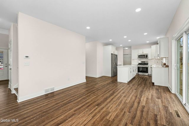 26 Tamarack Street, Ballston, NY 12019