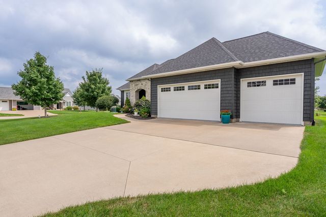 6351 Wildberry Drive, Bettendorf, IA 52722