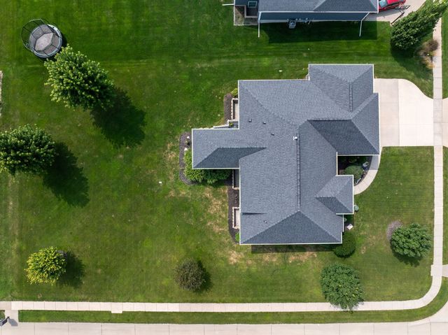 6351 Wildberry Drive, Bettendorf, IA 52722